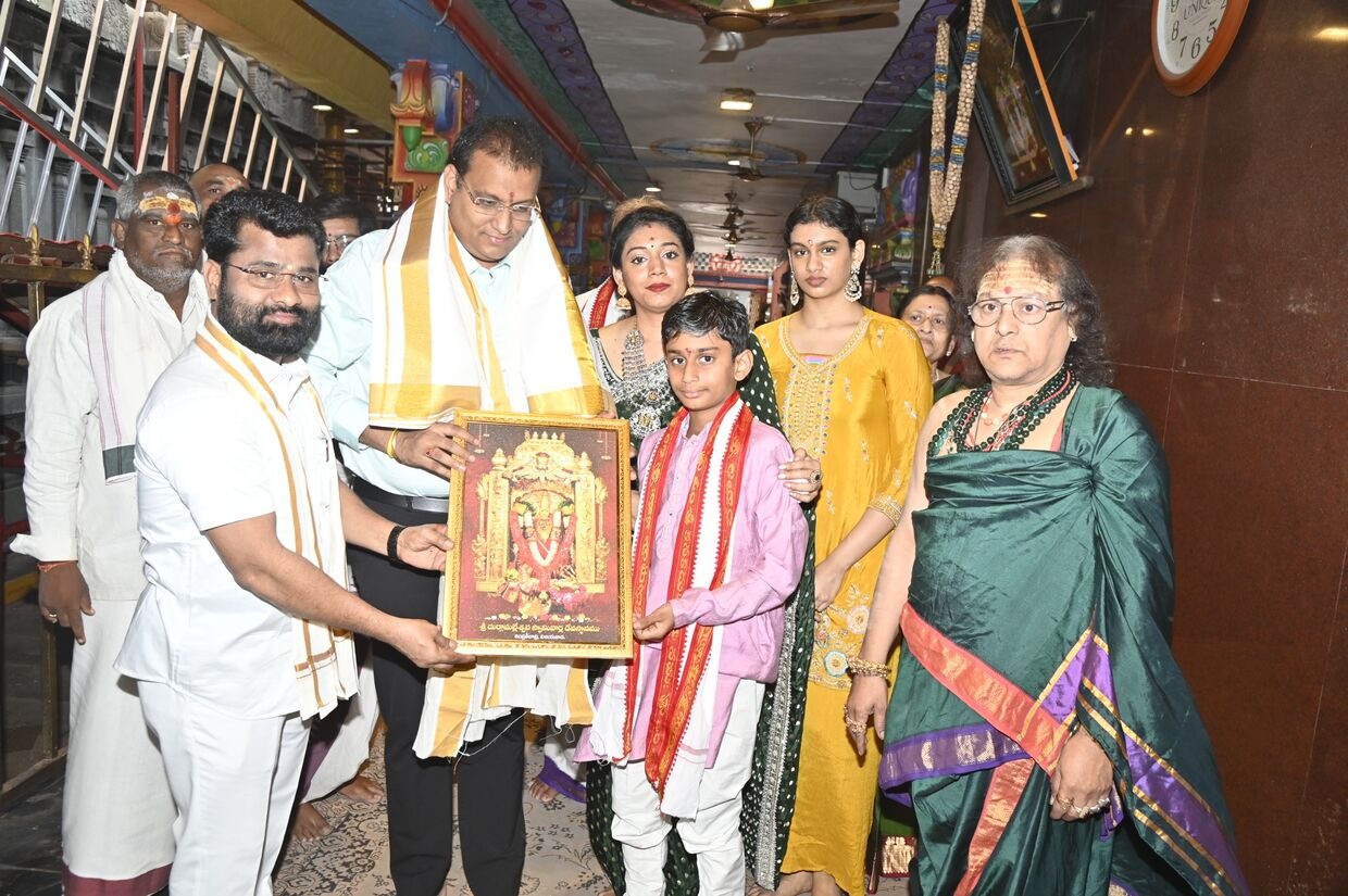 The Chief Minister's Secretary, IAS officer Pradyumna, conducted special prayers at the Sri Durga Malleshwara Swamy Temple in Vijayawada along with his family.