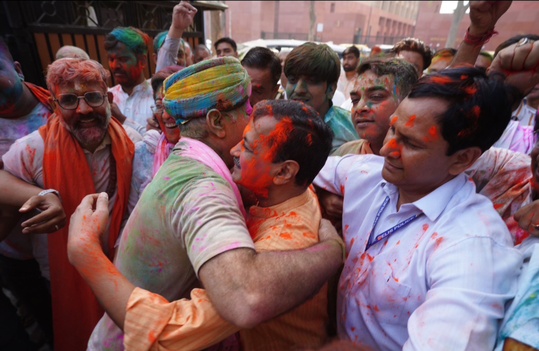 AAP Workers Celebrate "Unyieldingly Honest" Holi at Manish Ji's Residence