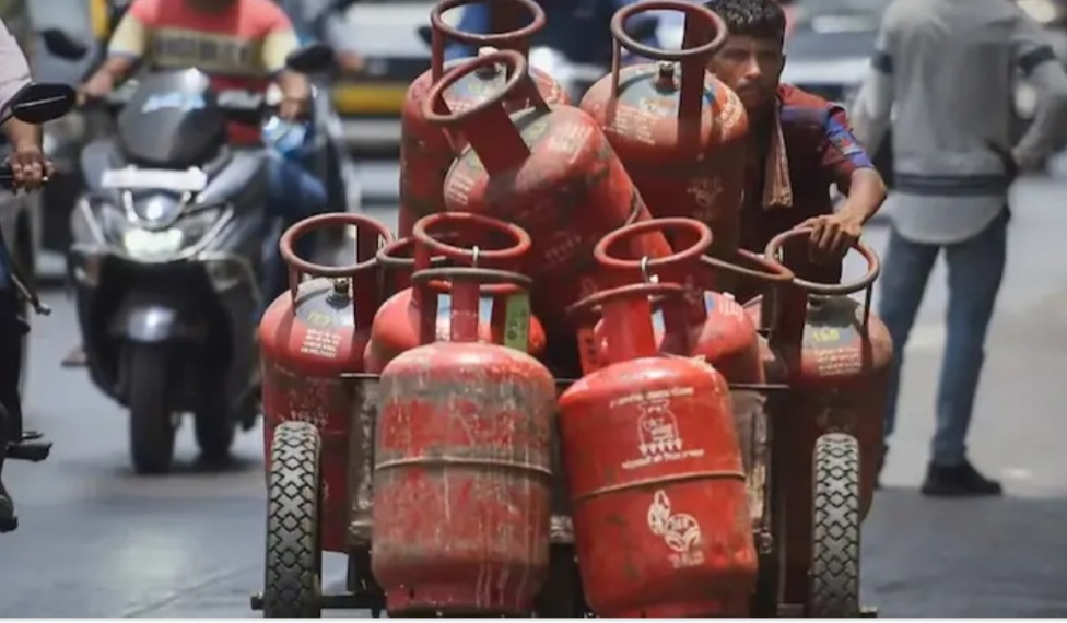 Centre Assures Adequate LPG Supply; Says Cylinders Will Be Delivered Within 48–60 Hours