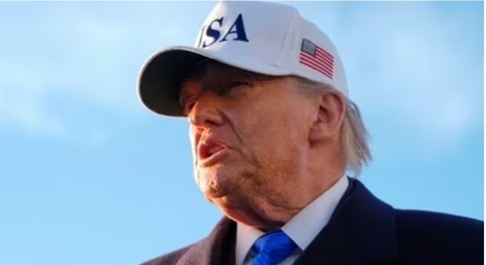 ట్రంప్ సౌదీ బేస్ దాడిలో దెబ్బతిన్న ట్యాంకర్ విమానాలపై నివేదికపై అమెరికా మీడియాను విమర్శించారు.