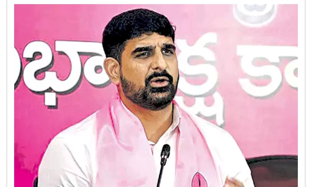 A major shock for BRS MLA Padi Kaushik Reddy in Huzurabad?