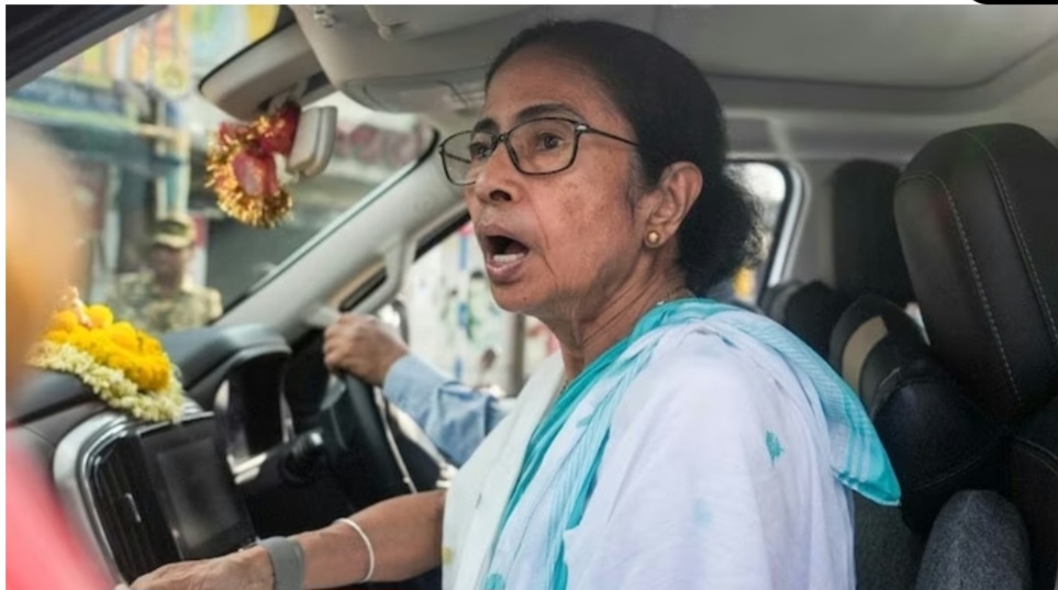टीएमसी में झटके के बाद हलचल; ममता की नेतृत्व क्षमता पर सवाल उठे