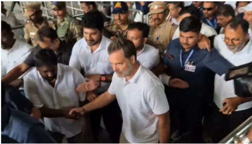 राहुल गांधी चेन्नई पहुंचे, विजय के तमिलनाडु के मुख्यमंत्री के रूप में ऐतिहासिक शपथ ग्रहण के लिए