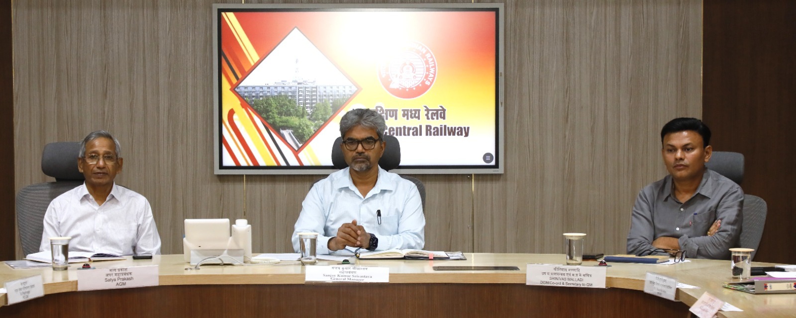 SCR General Manager Holds Safety Review Meeting on Train Operations