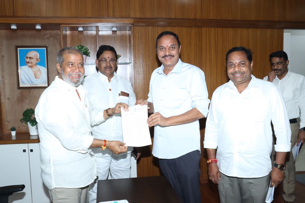 Uppal MLA B. Lakshma Reddy Meets Health Minister, Seeks More Basti Dawakhanas