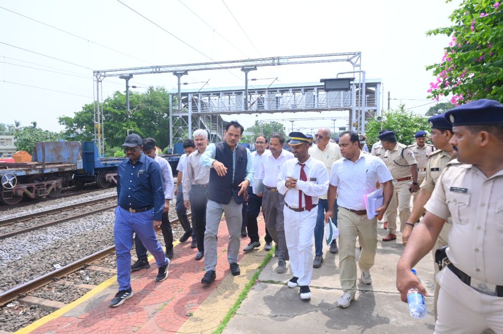 South Coast Railway GM Reviews Godavari Pushkaram Preparations
