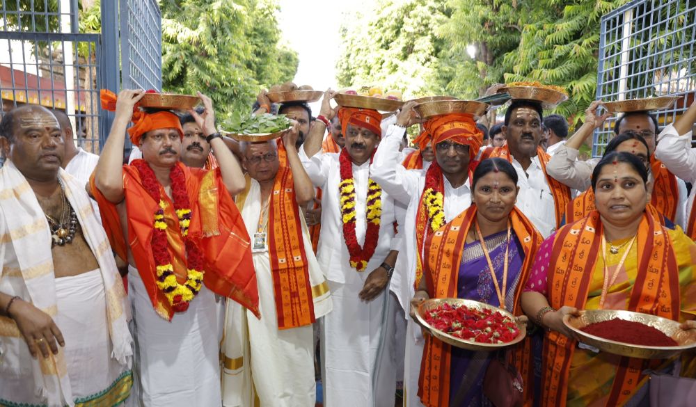 Srisailam Temple Offers Sacred Invitations to Lord Mallikarjuna Swamy and Goddess Bhramaramba for Varuna Yagam