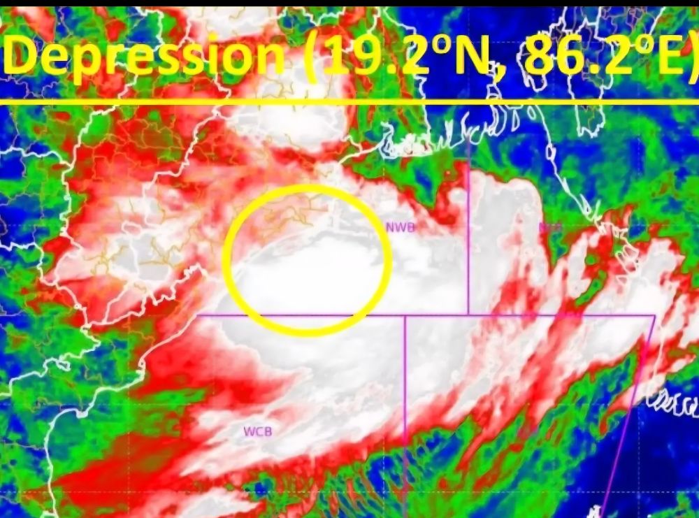 A cyclone is approaching the northern coast, with a chance of crossing the shore by night!